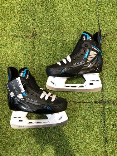 Junior True Catalyst 3X4 Hockey Skates Regular Width Size 1.5 (New)