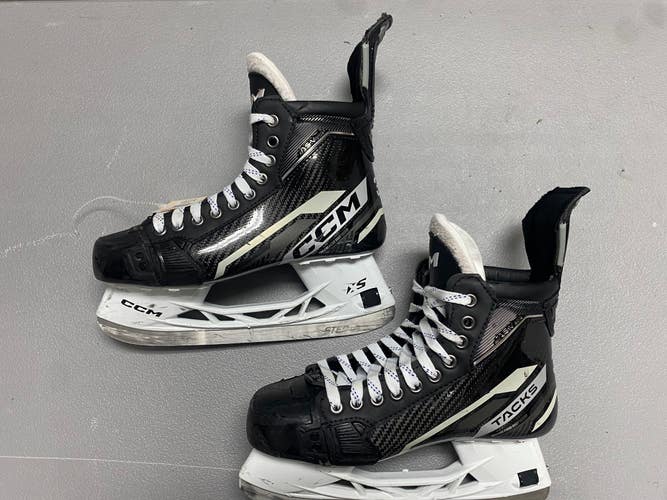 Senior CCM AS-V Pro Hockey Skates Regular Width Pro Stock 7 (Used)