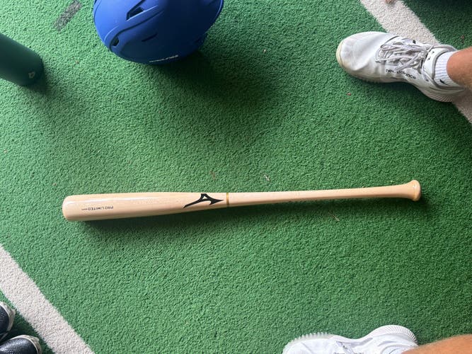 2025 Mizuno MZM271 Maple BBCOR Certified Bat (-3) 31 oz 34" (New)