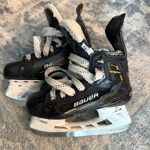 Bauer Supreme M5 Pro Hockey Skates Regular Width Size 1.5 (Used)