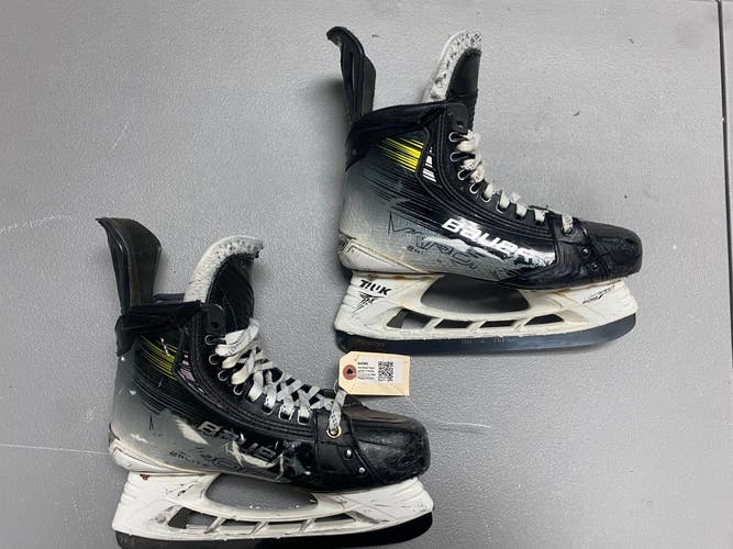 Senior Bauer Vapor Hyperlite 2 Hockey Skates Regular Width Pro Stock 8 (Used)