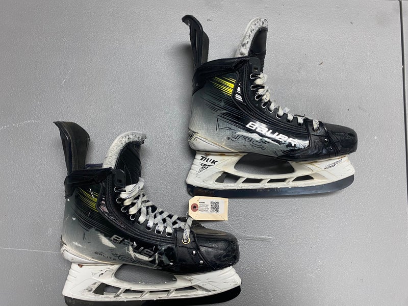 Senior Bauer Vapor Hyperlite 2 Hockey Skates Regular Width Pro Stock 8 (Used)