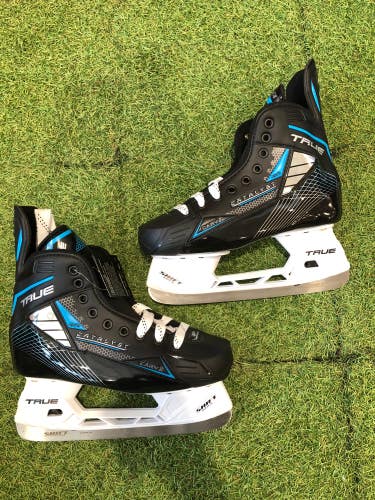 Senior True Catalyst 3X4 Hockey Skates Regular Width 7.5 (New)