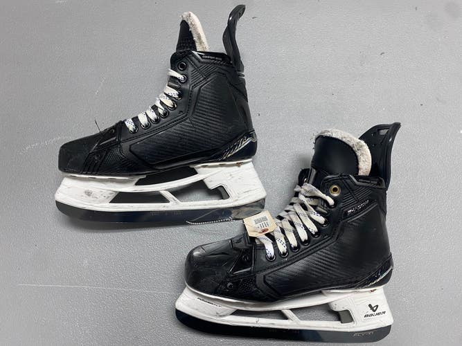 Senior Bauer Supreme Shadow Hockey Skates Regular Width Pro Stock 8 (Used)
