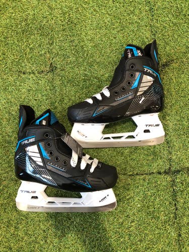 Junior True Catalyst 3X4 Hockey Skates Regular Width Size 3.5 (Used)