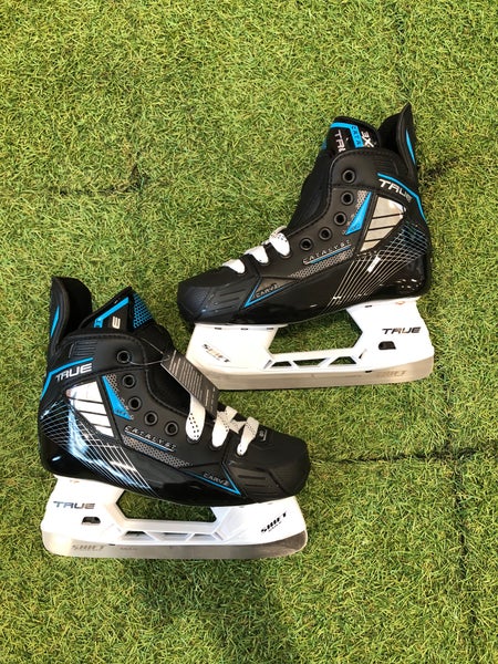 Junior True Catalyst 3X4 Hockey Skates Regular Width Size 3.5 (Used)