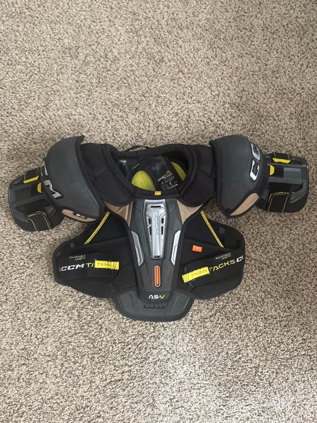 Senior Small CCM Tacks ASV Shoulder Pads (Used)