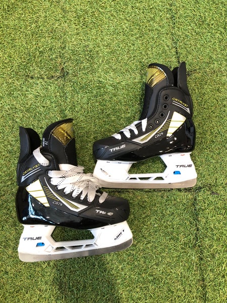 Junior True Catalyst 5 Hockey Skates Regular Width Size 2.0 (New)
