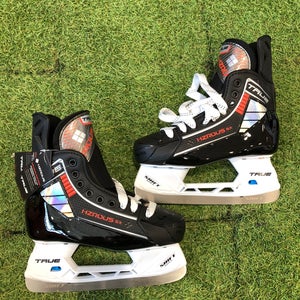 Intermediate True HZRDUS 5X Hockey Skates Regular Width Size 4.5 (New)