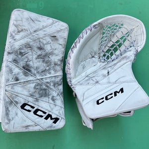 White Intermediate CCM Axis 2.9 Goalie Gloves & Blockers Full Right (Used)