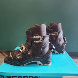 Scarpa T4 Ski Boots Size 28