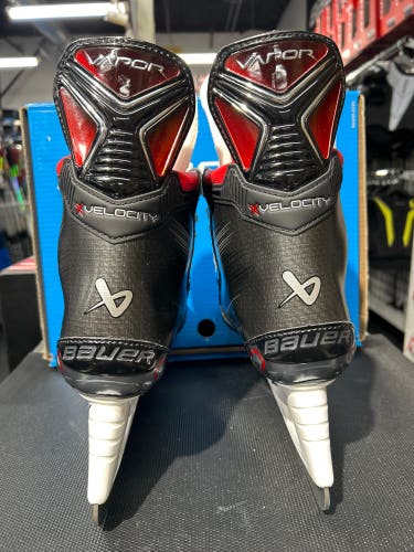 Bauer S23 Vapor Velocity (SMU) Hockey Skates Regular Width 9.5 (New)