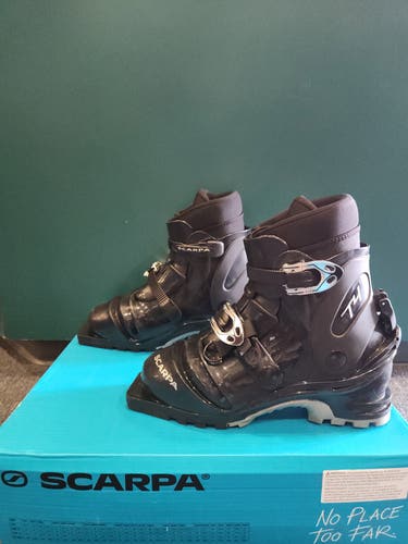 Scarpa T4 Ski Boots Size 29.5