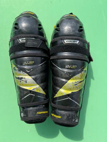 Junior Bauer Supreme ultrasonic Shin Pads 12" (Used)
