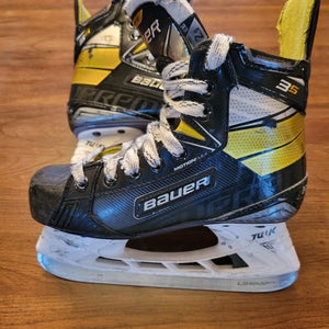 Bauer Supreme 3S Hockey Skates Extra Wide Width Size 2.5 (Used)