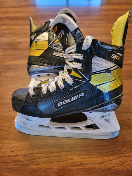 Bauer Supreme 3S Hockey Skates Extra Wide Width Size 2.5 (Used)