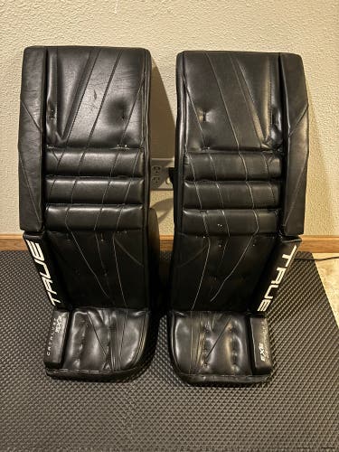 35" True Catalyst 9X3 Goalie Leg Pads (Used)