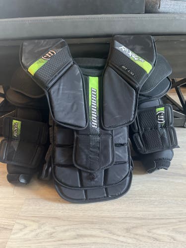 Large/Extra Large Warrior RITUAL X4 E+ Goalie Chest Protector (Used)