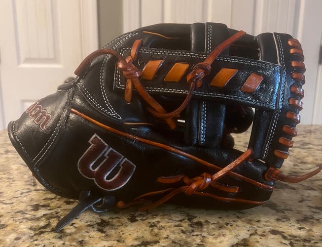 Wilson RH Infield A2000 Baseball Glove 11.5" (Used)