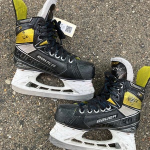 Junior Bauer Supreme 3S Hockey Skates Regular Width Size 2 (Used)
