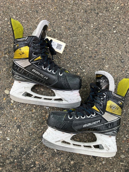 Junior Bauer Supreme 3S Hockey Skates Regular Width Size 2 (Used)