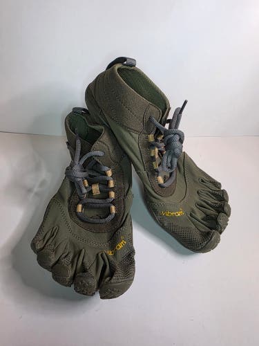 VGUC Mens Vibram FiveFingers V-Trek Shoes sz EU 40/US 8-8.5 Military 18M7402