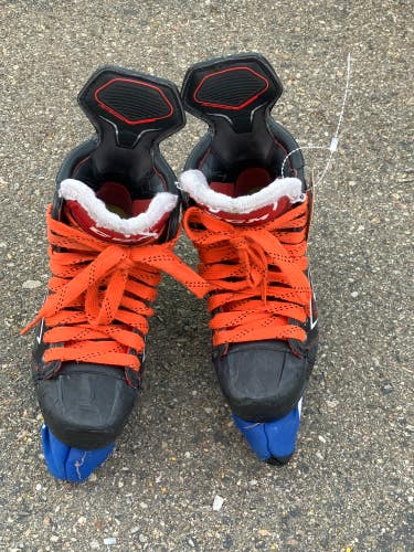 Junior CCM JetSpeed FT2 Hockey Skates Regular Width Size 4 (Used)