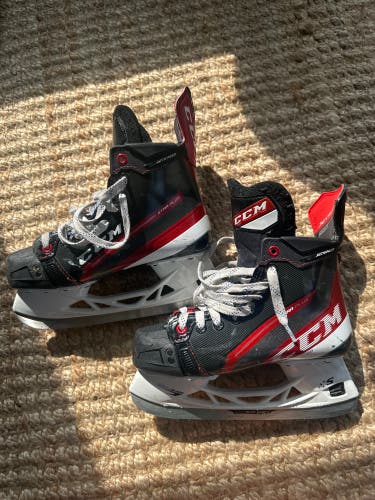 CCM Jetspeed XTRA PLUS Hockey Skates Regular Width Size 5.5 (Used)
