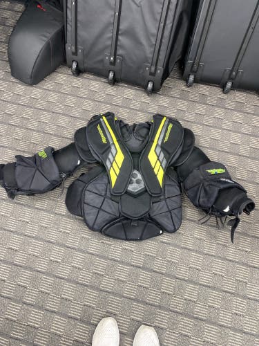 Medium Vaughn Velocity V8 Goalie Chest Protector  (Used)