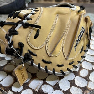 Wilson RH A2000 Baseball Glove 33" (New)