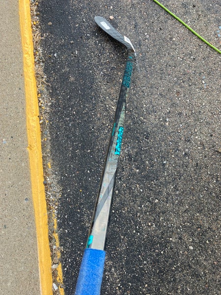 Junior Bauer Twitch Hockey Stick Left Hand P92 (Used)