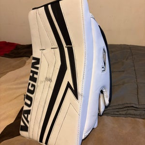 Vaughn Velocity V9 senior goalie blocker