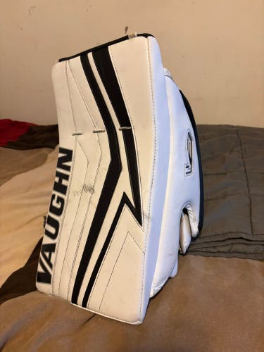 Vaughn Velocity V9 senior goalie blocker