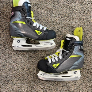 Junior Graf Supra G5035 Hockey Skates Regular Width Size 1.5 (New)