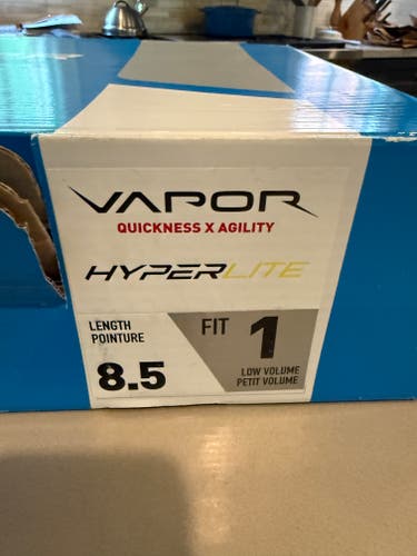 2023 Bauer Vapor Hyperlite Hockey Skates Regular Width 8.5 (Used)