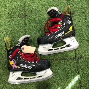 Junior Bauer Supreme M4 Hockey Skates Regular Width Size 3.0 (Used)