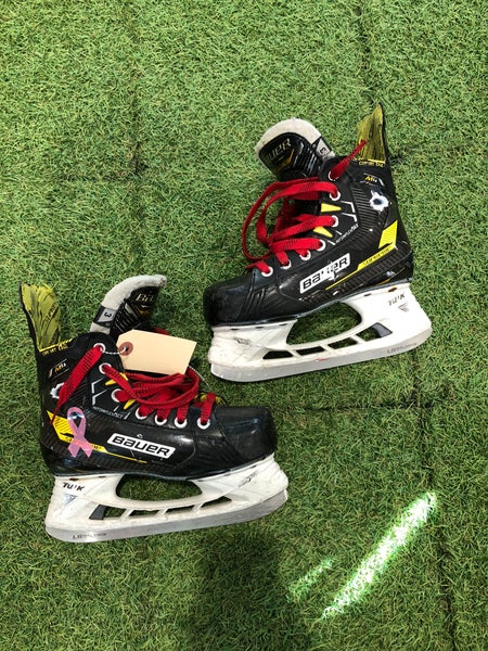 Junior Bauer Supreme M4 Hockey Skates Regular Width Size 3.0 (Used)