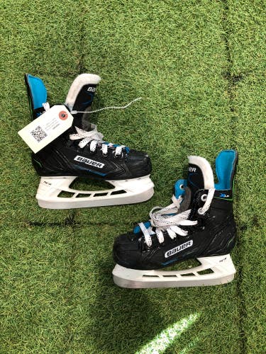 Youth Bauer XLP Hockey Skates Regular Width 12.0 (Used)