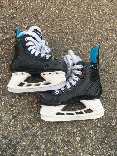Youth Bauer XLP Hockey Skates Regular Width 13 (Used)