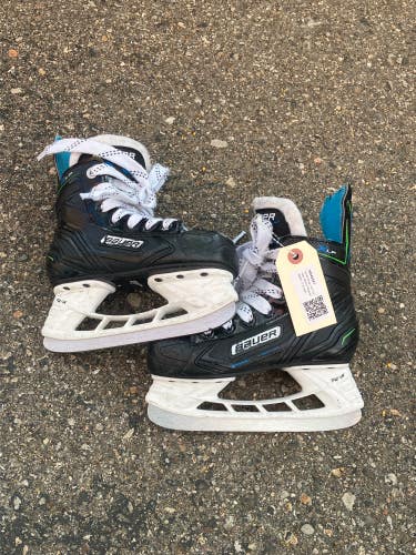 Youth Bauer XLP Hockey Skates Regular Width 13 (Used)