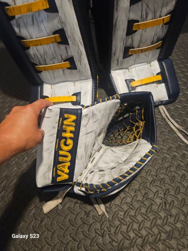 34" 2024 Vaughn Velocity V10 Goalie Full Set (Used)