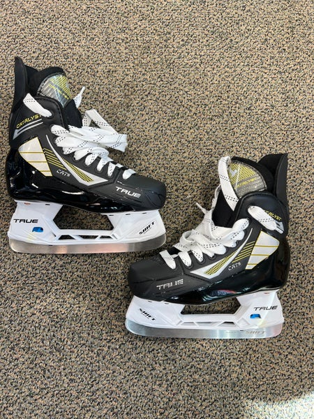 Junior True Catalyst 5 Hockey Skates Regular Width Size 3.5 (New)