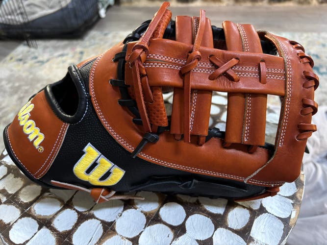 Wilson RH First Base A2000 Baseball Glove 12.5" (New)