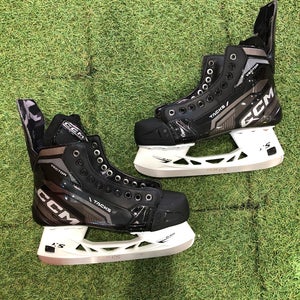 Senior CCM Tacks Vector Hockey Skates 8.0 - Regular FIt (New)