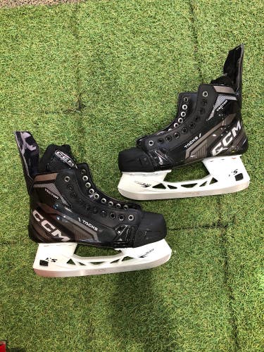 Senior CCM Tacks Vector Hockey Skates 8.0 - Regular FIt (New)