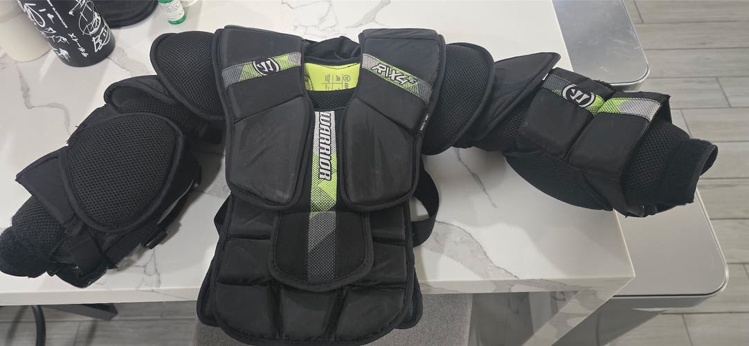 Small / Medium  Warrior RITUAL X4 E Goalie Chest Protector (Used)
