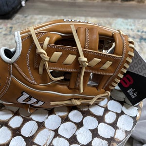 Wilson RH Infield A2000 Baseball Glove 11.5" (New)