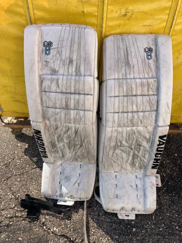 32" Intermediate Vaughn Velocity VE8 Pro Goalie Leg Pads (Used)