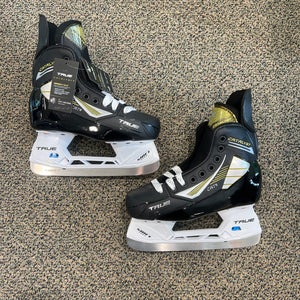 Junior True Catalyst 5 Hockey Skates Regular Width Size 3.5 (New)