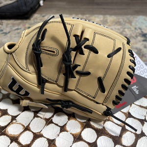 Wilson RH Pitcher's A2000 Baseball Glove 12" (New)